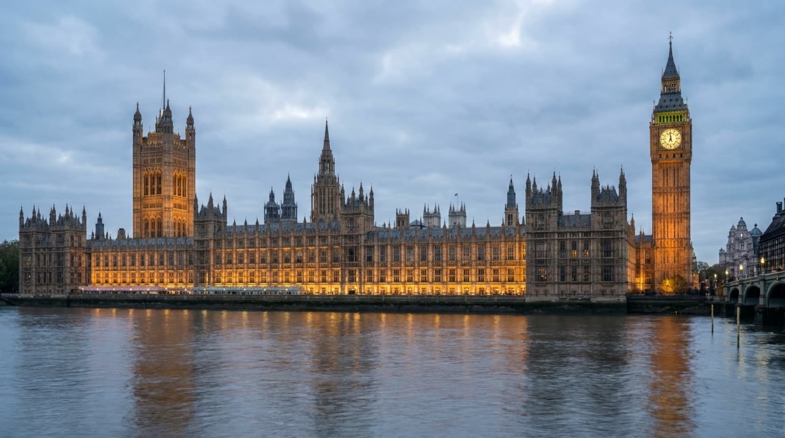 The Palace of Westminster and Elizabeth Tower seen across the Thames at dusk